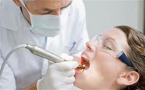 Sau khi nhổ răng, tiểu phẫu nên chăm sóc răng miệng và ăn uống như thế nào?