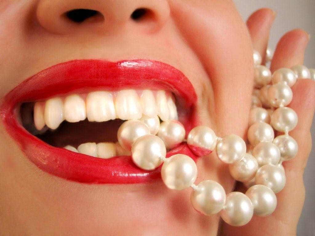 Răng sứ có bền không, bao lâu phải làm lại? Cách giữ gìn răng sứ như thế nào?